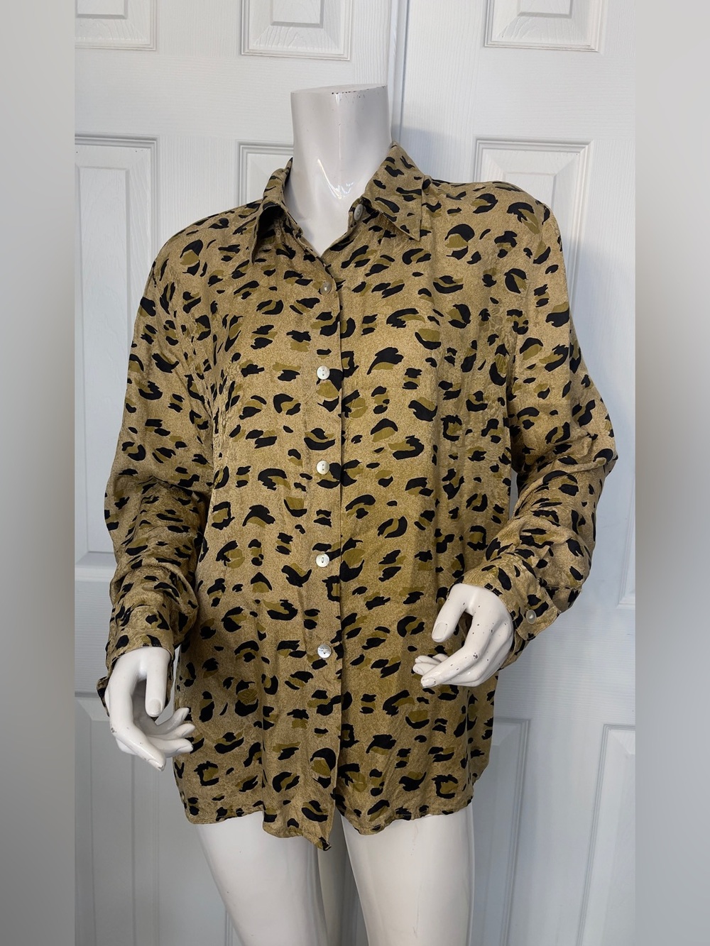 💯Silk Animal-Print Button-Front Blouse